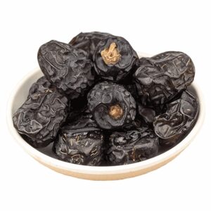 kurma ajwa in a bowl